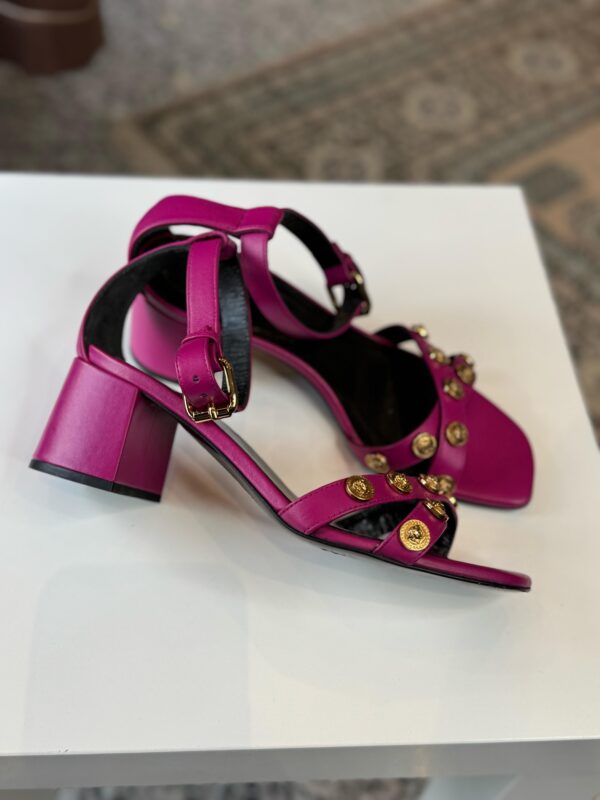 Versace fuksiové sandálky - Image 3