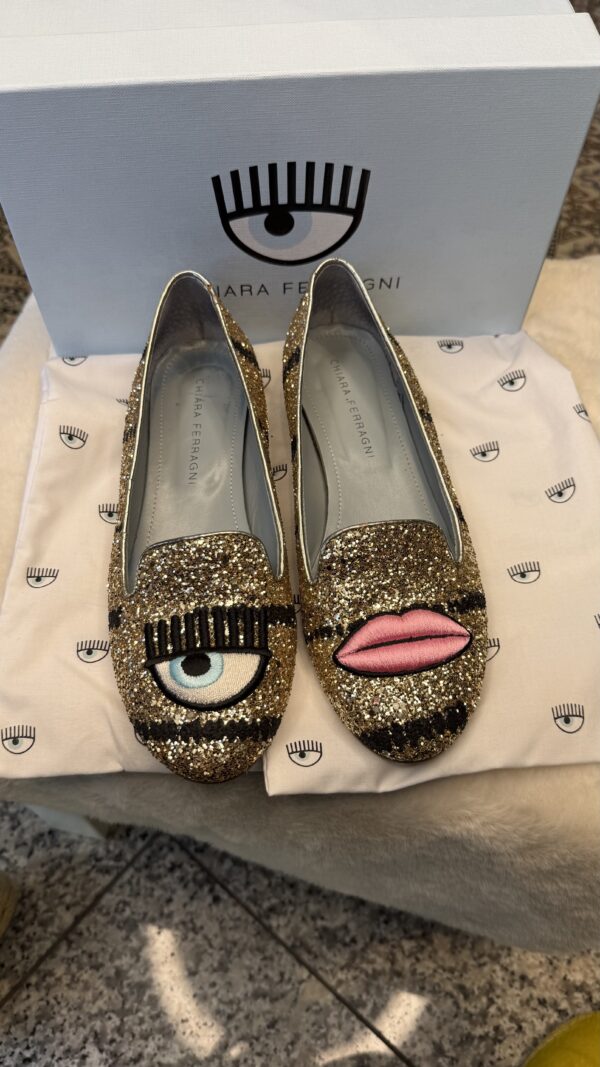 Chiara Ferragni zlaté balerínky